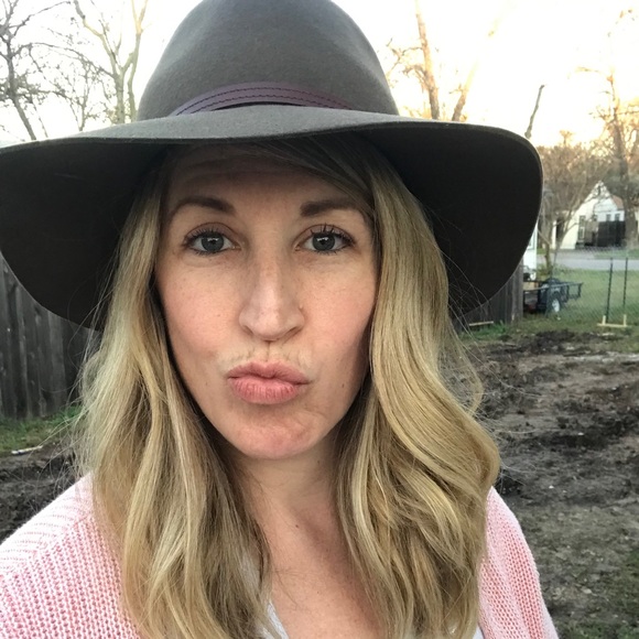 Meet your Posher, Stacey - Picture 1 of 1